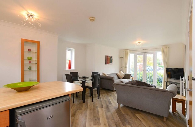 Generous & Available Ground Flr Apt,West Bridgford