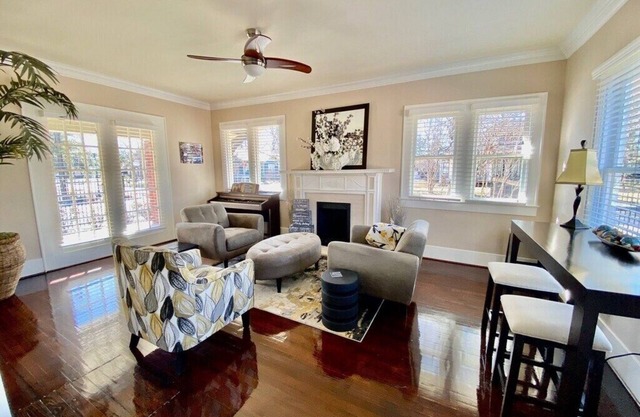Georgetown Bed&Breakfast Lotus Room-Sleeps 2 with ensuite bath and king size bed