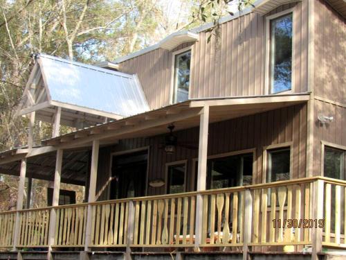 Georgia's Coziest Riverside Retreat: Cabin Adventure in Claxton
