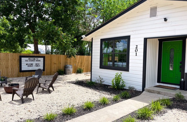*Get-Away by River Trail, Hot Tub, Fire Pit, Bikes, Grill