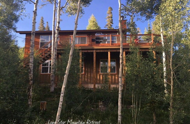 Get away to the mountains! Beautiful home - stunning views!