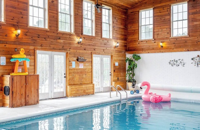 Gettysburg's only Heated Indoor Pool year-round! Game Room! Hot Tub extra Cost