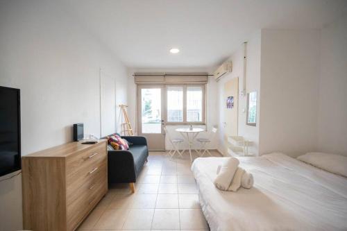 Geula Beach- Seaside Studio By Vacay