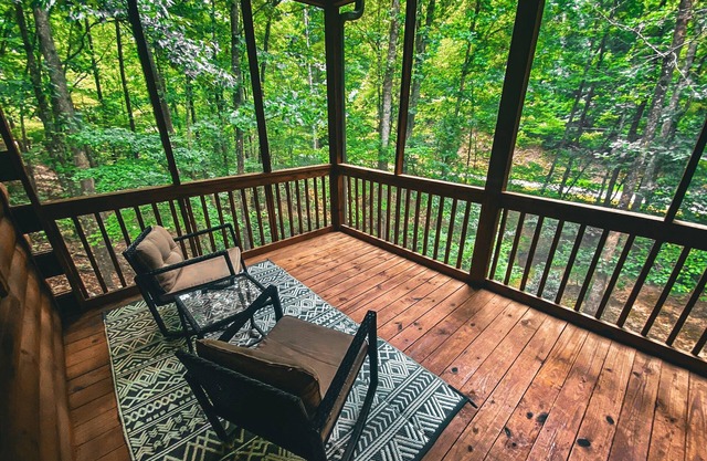 Gillford Cottage - Creek, Private, Lake Access!