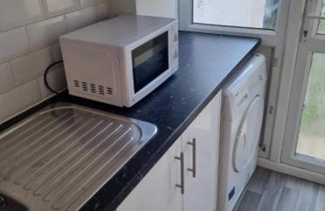 Gillingham Retreat - Spacious 4 Bedroom House