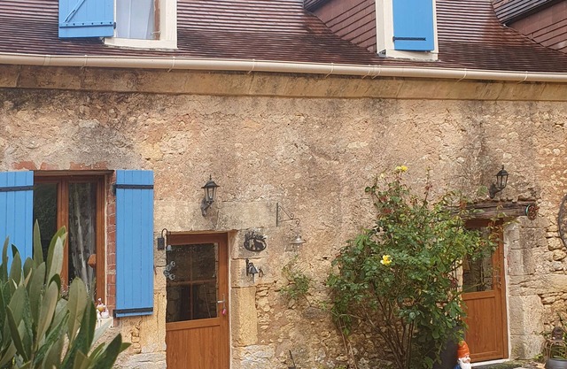 Gite aux Eyzies Avec Piscine 5mn du Centre Tous Commerces Animaux Acceptés