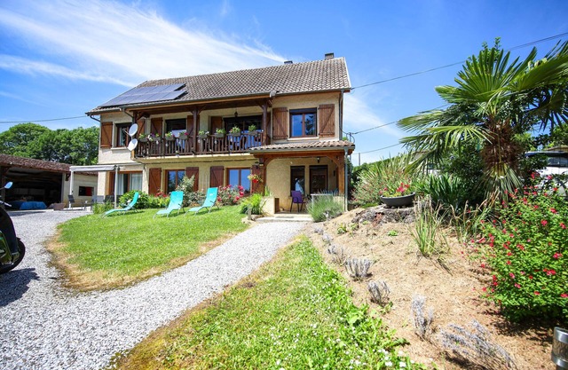 Gîte Boubet – Cozy country house with private terrace – 4 guests – Nature & activities near Pau