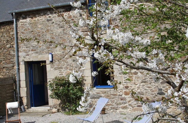 Gîte for 8 people in a charming house, 10 minutes from the sea