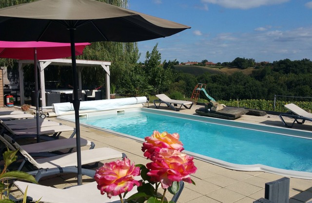 Gîte for 8 people with swimming pool