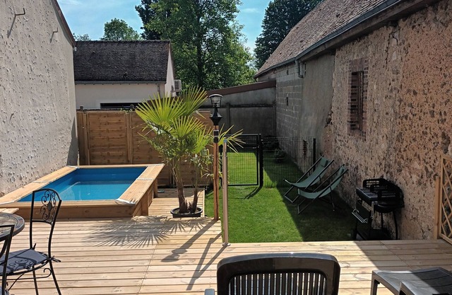 Gite Entre Beauce et Perche Avec Terrasse, Piscine et Jardin Privatif!