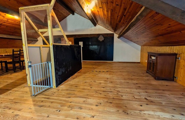 Gite Le Chambon-sur-Lignon, 8 bedrooms, 15 persons