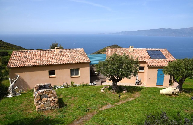 Gîte Pettirossu certified ecological and 3 ears, panoramic sea and mountain views