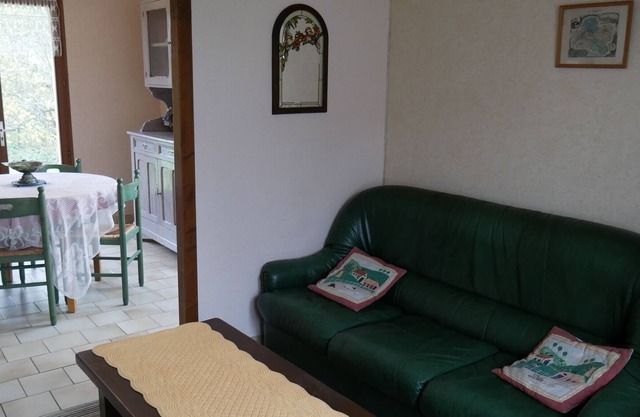Gite Saint-Denis-de-l'Hôtel, 2 bedrooms, 5 persons