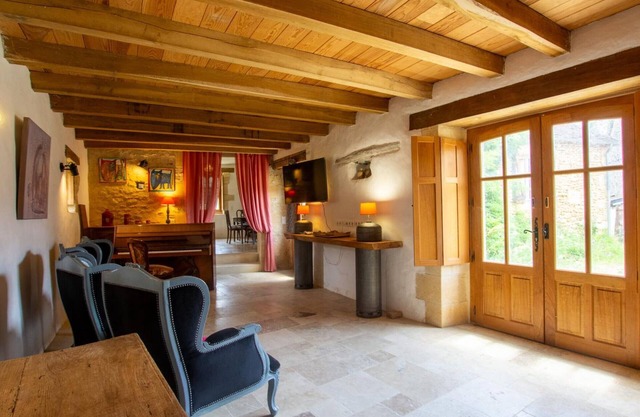 Gite Savignac-de-Miremont, 3 bedrooms, 8 persons