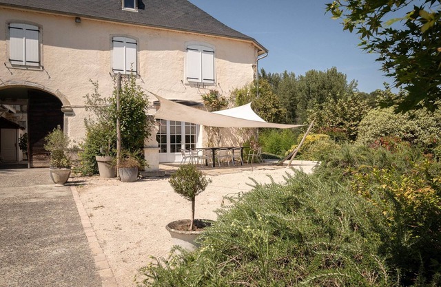 Gîte sleeps 10, with indoor swimming pool ideal for families