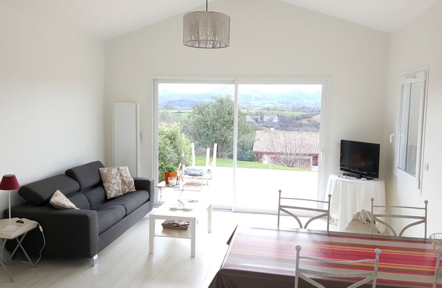 GITE T2 mountain view & heated pool