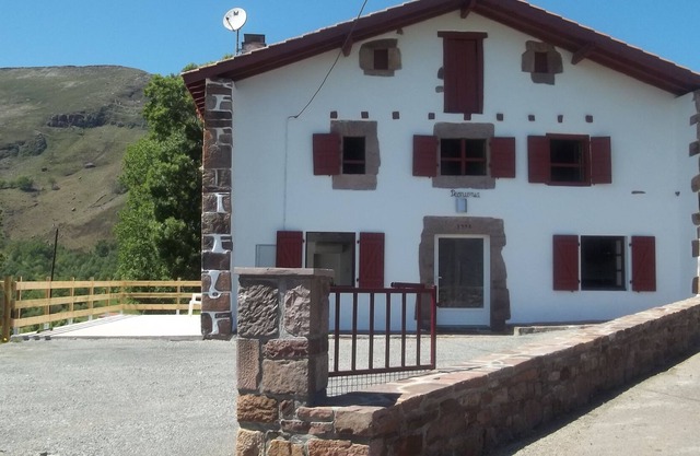 Gite, very nice single house, splendid view.