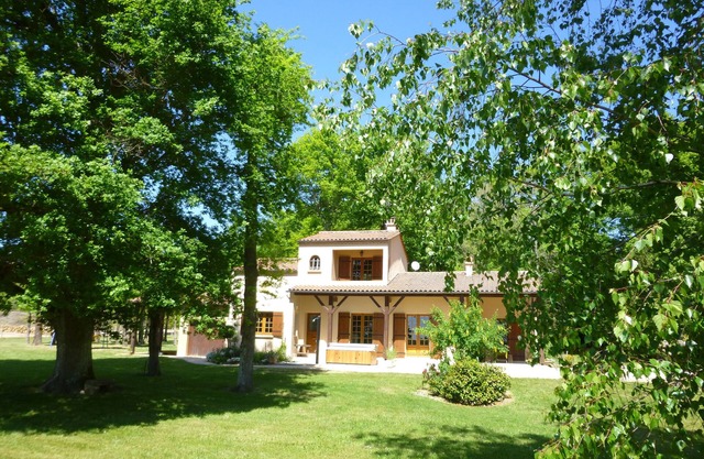 Gîte with SPA in a large park in the heart of Périgord (Monpazier-Dordogne)