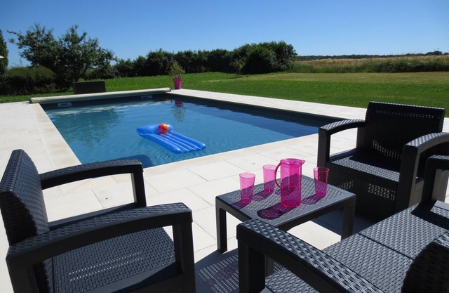 Gîte with swimming pool in the countryside!