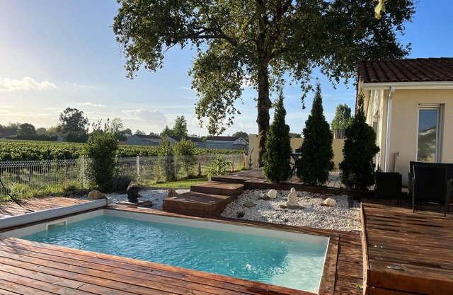 Gîtes for up to 10 people Heated swimming pool in season and Jacuzzi all year round