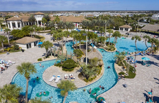Glam 4BR Townhome, Pool, Champions Gate - Sleeps 11 - 1112