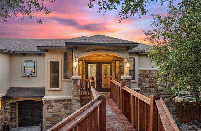 Glam Resort Home w/Beautiful Private Heated Pool & HotTub for the Winter!