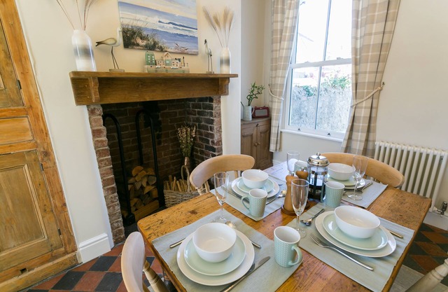 Glan Y Mor - a town that sleeps 4 guests in 2 bedrooms