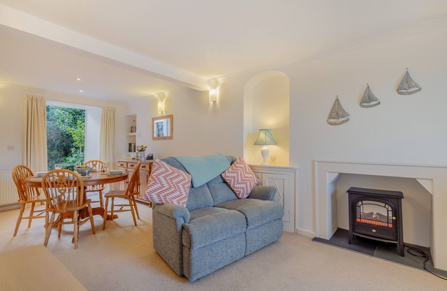 Glanmor South - Two Bedroom Apartment, Sleeps 3
