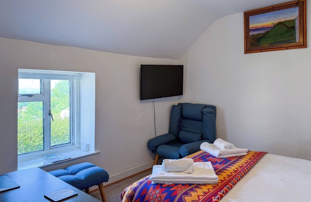 Glastonbury-FreeParking-ContactlessCheckIn-Sleeps2
