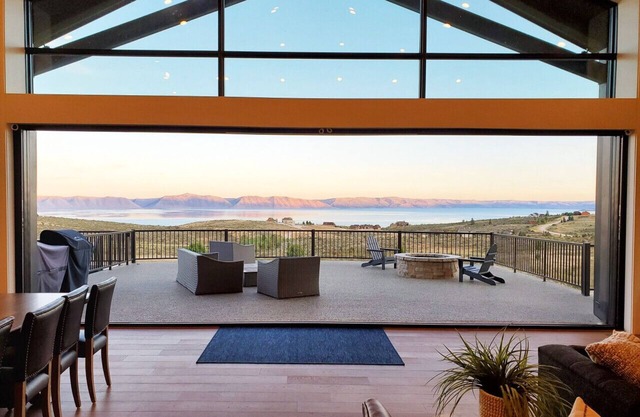 Glenn Haven - Luxurious Cabin on 40 Acre Sleeps 60