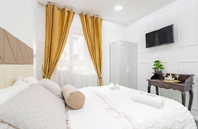 Glint House Rome-Double/Double Deluxe Room with Single Beds