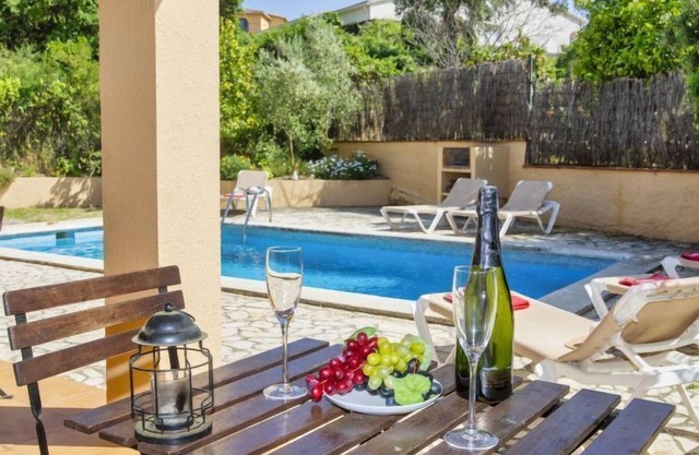 Global Mas Pere - By Global Rental Holidays 8330