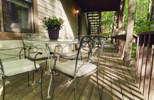 GLORIOUSLY PRIVATE . TUCKED INN at BIG CANOE - NORTH GA MOUNTAINS!