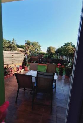 Glossy Messinian Escape Cozy Yard