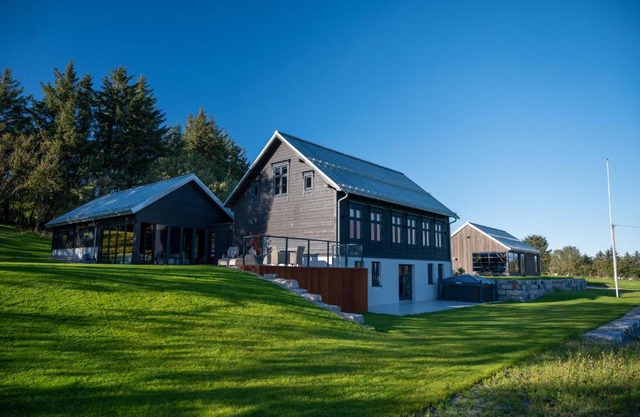 Godo Lodge