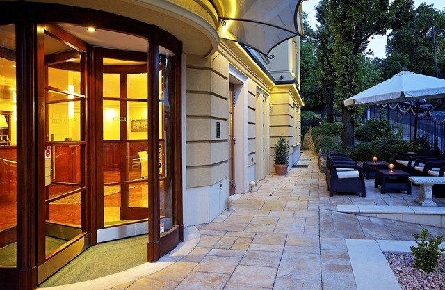 Gold Apartments