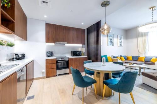 Goldbest La Mer - Luxury 1 bdr Apartment with Beachfront Pool