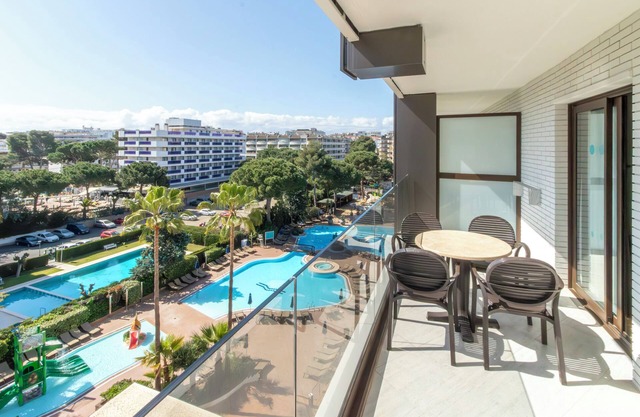 Golden Avenida Family Suites