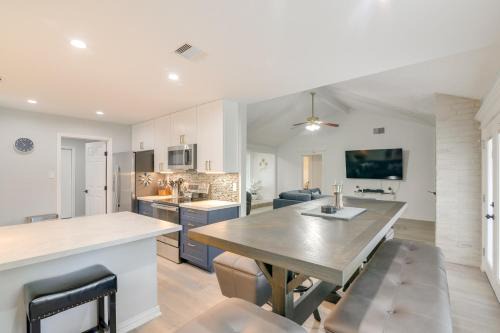 Golf and Get Outside - Family Home in Houston!