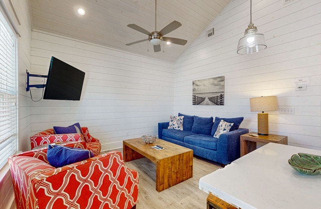 Golf Cart Included, Pet Friendly, Shared Pool, Parking for 1 Vehicle