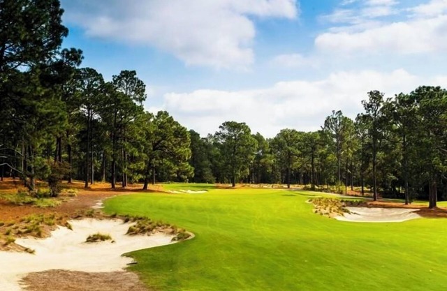 Golf Front home on Pine Needles. 4 King Beds : 5 miles from villages