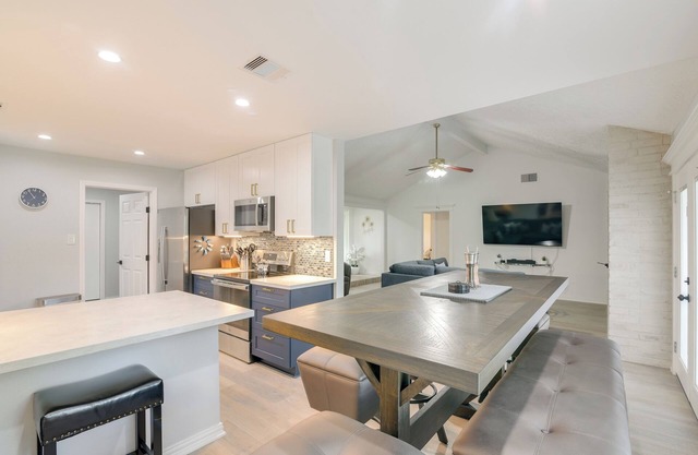 Golf & Get Outside - Family Home in Houston!