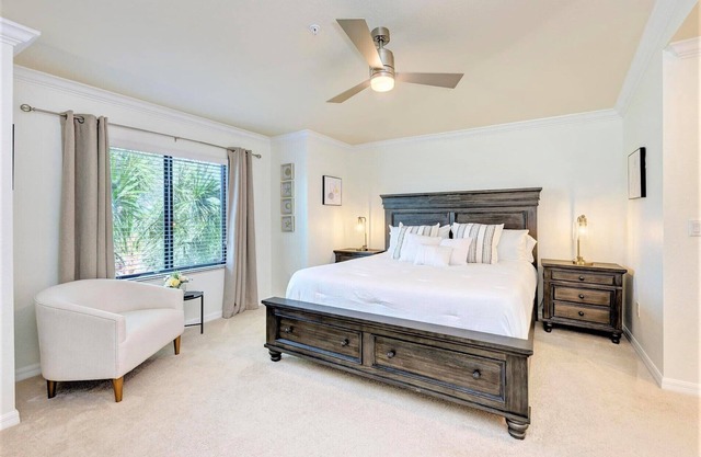 Golf/Lake Views, Larger Corner Condo, King/Queen