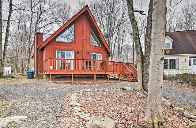 Golf, Ski + Fish: Cabin w/Deck in Tobyhanna!