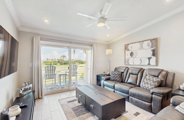 Golf-view retreat with heated pool and hot tub - central AC & private W/D