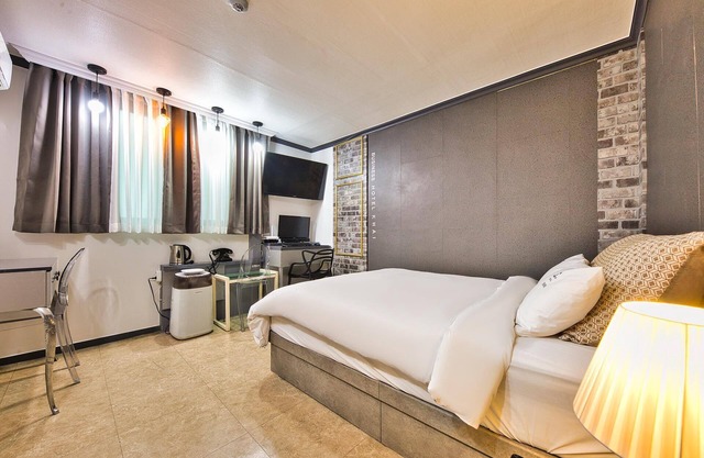 Gongju Khai Hotel
