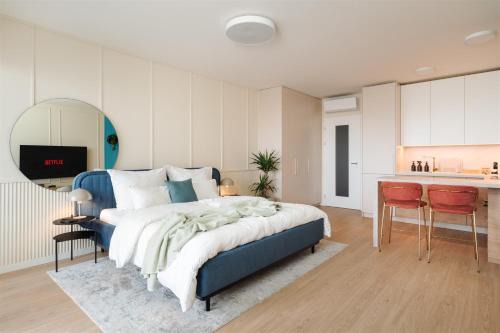 Good Vibe Studio near Metro - Garage, Air-Conditioning, Vinyl player