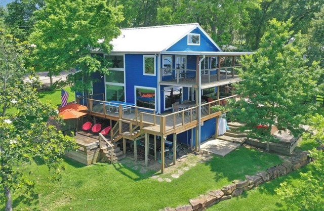 Gorgeous, 1 Acre, Private, Waterfront Lake Livingston Oasis w/Dock