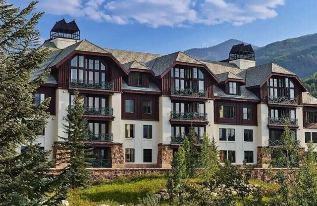 GORGEOUS 2 BEDROOM SKI IN/OUT MOUNTAIN LODGE