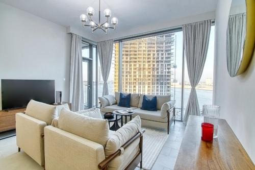 Gorgeous 2 BR with Creek Harbour view